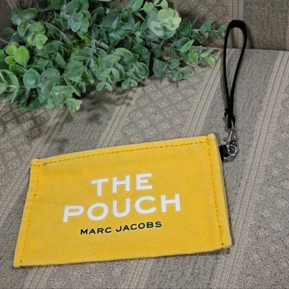 Marc Jacob X Peanuts The Pouch Wristlet - Picture 2 of 16